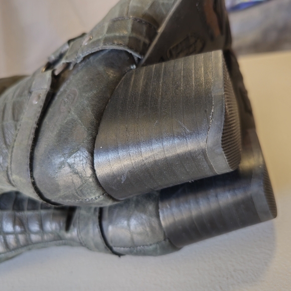 Born Black Textured Heeled Boots size 7.5 - Picture 14 of 16